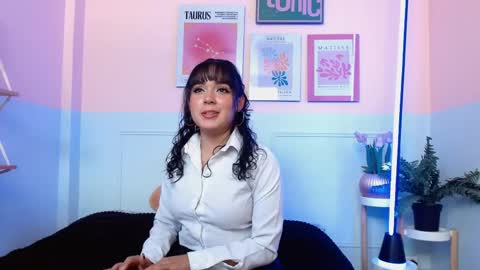 Sophie  online show from May 2026 02:00:01 PM