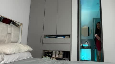 Sophie online show from April 2026 10:29:02 PM