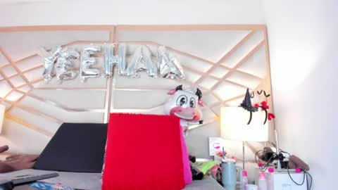 sophie_newton online show from July 2026 12:09:01 PM