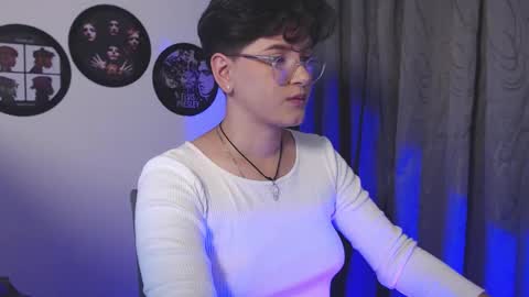 sophie_ross1 online show from December 2025 01:22:02 AM