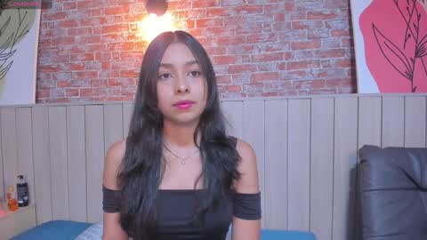 Snapshot of sophiebenson_ chatting on January 2025 12:30:02 PM Sophie online show from January 2025 12:30:02 PM