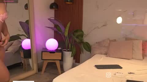 Sophie online show from March 2026 12:49:02 PM