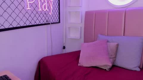 Sophie  online show from October 2025 02:57:01 PM