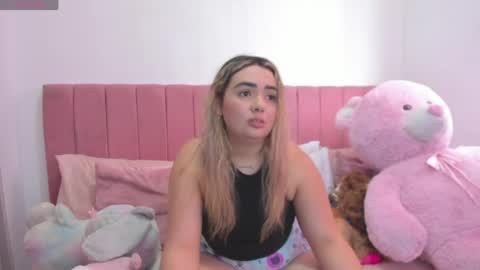 Snapshot of sophiee_rosee chatting on June 2026 06:33:02 PM sophiee rosee online show from June 2026 06:33:02 PM