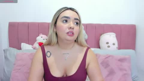 Snapshot of sophiee_rosee chatting on June 2026 11:07:01 PM sophiee rosee online show from June 2026 11:07:01 PM