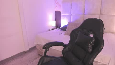 sophiie_rosee online show from June 2026 07:15:01 PM