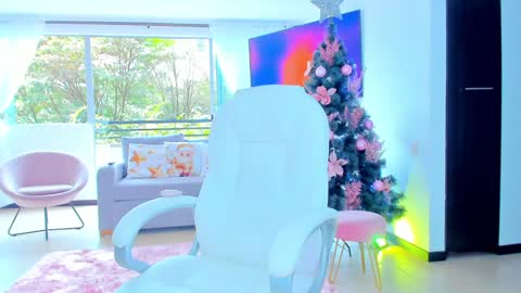 Snapshot of sophijonnes chatting on December 2024 04:10:02 PM YULITZA online show from December 2024 04:10:02 PM