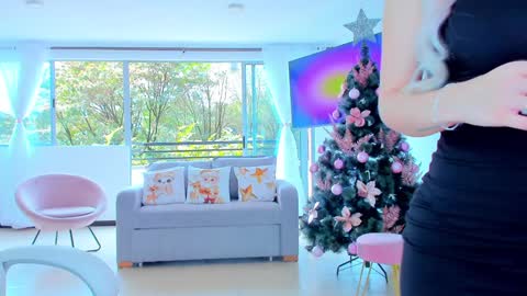 Snapshot of sophijonnes chatting on December 2024 03:31:02 PM YULITZA online show from December 2024 03:31:02 PM