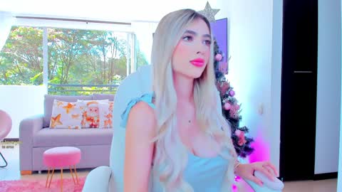 Snapshot of sophijonnes chatting on December 2024 01:38:02 PM YULITZA online show from December 2024 01:38:02 PM