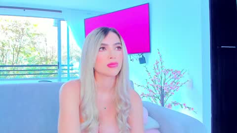 Snapshot of sophijonnes chatting on January 2025 05:47:02 PM YULITZA online show from January 2025 05:47:02 PM