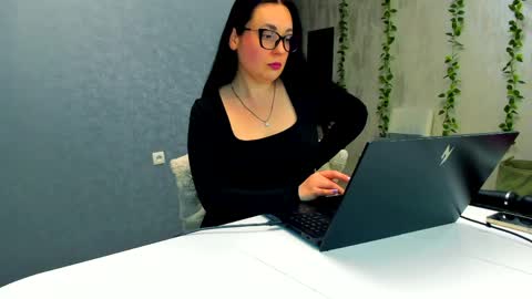 Lilith online show from April 2026 05:40:02 PM