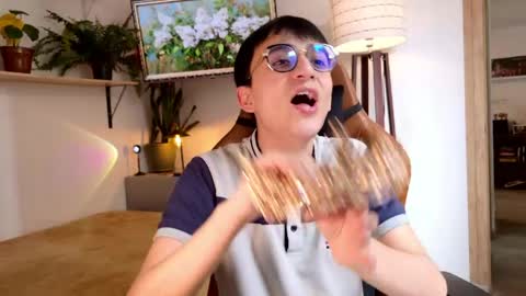 sr_evann online show from April 2026 02:47:01 PM