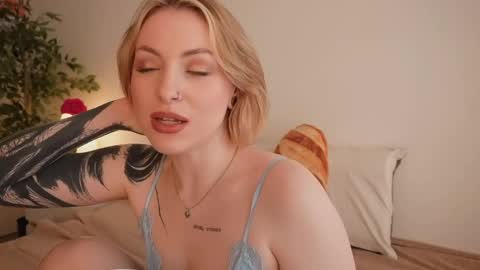 Kristina online show from April 2026 01:40:01 PM
