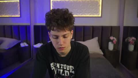 Esrefan online show from March 2026 07:50:01 PM