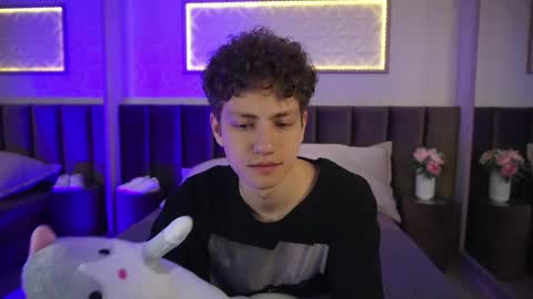 Esrefan online show from April 2026 07:25:02 PM