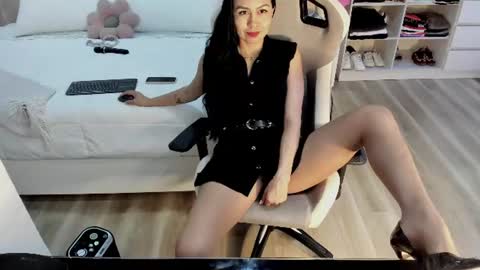 Snapshot of stefi_alizon chatting on June 2026 12:09:02 PM Zuly online show from June 2026 12:09:02 PM