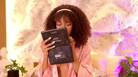 S T E L L A online show from February 2026 11:00:01 PM