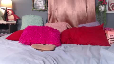 Snapshot of stephanie_golden chatting on December 2024 05:36:01 AM IG stephani 3333 online show from December 2024 05:36:01 AM