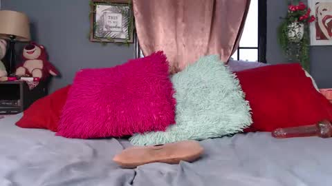 Snapshot of stephanie_golden chatting on February 2025 10:48:01 PM IG stephani 3333 online show from February 2025 10:48:01 PM