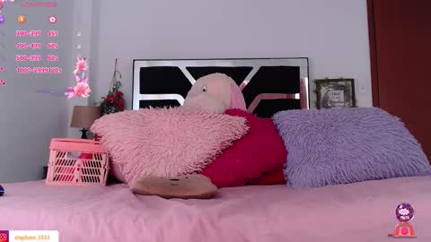 Snapshot of stephanie_golden chatting on October 2025 07:43:01 PM IG stephani 3333 online show from October 2025 07:43:01 PM