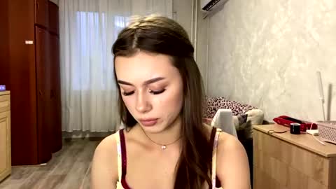 Stephani online show from June 2026 04:19:02 PM