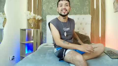 Snapshot of steven_skiing chatting on June 2026 03:53:02 AM STEVEN online show from June 2026 03:53:02 AM