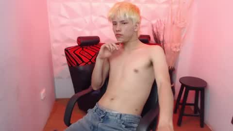Snapshot of stich_23 chatting on June 2026 12:22:01 PM Stich online show from June 2026 12:22:01 PM