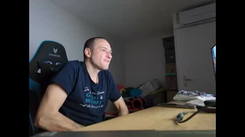 stickolive1 online show from February 2026 11:33:01 PM