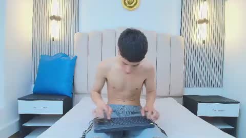 stiven_cooper2 online show from June 2026 12:24:02 PM