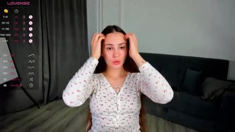 Laura online show from December 2025 04:40:01 AM