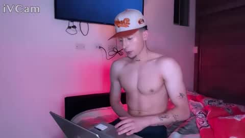 stronghardlatino online show from September 2025 03:00:01 AM