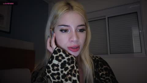 Sofa online show from April 2026 12:19:01 AM