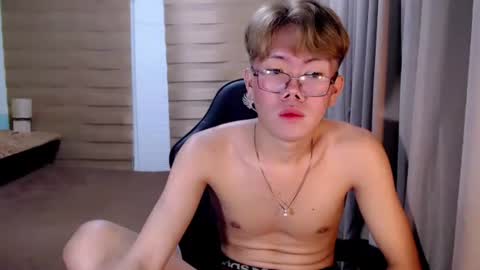 Su-jin online show from April 2026 11:02:02 AM