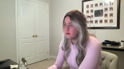 Sissy Isabella online show from May 2026 06:44:02 AM
