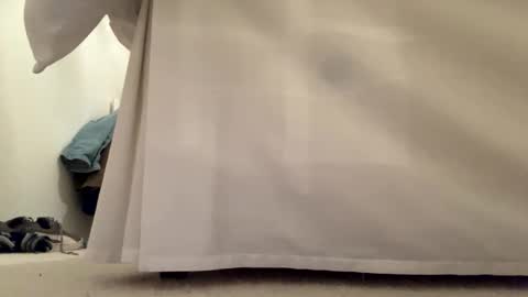 Snapshot of suckmeoffuk chatting on April 2026 12:05:01 AM JJ online show from April 2026 12:05:01 AM