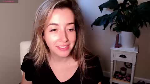 Mia online show from September 2025 01:26:02 PM