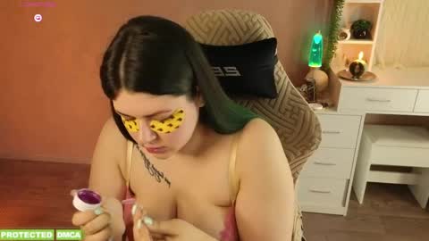 Snapshot of sunflower0907 chatting on May 2026 07:05:01 AM Tina. Im topless model online show from May 2026 07:05:01 AM