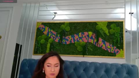 Sunny online show from November 2025 01:07:02 PM