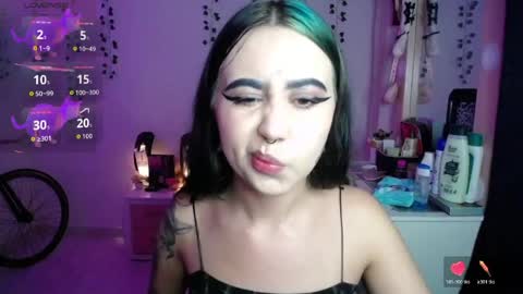 Snapshot of sunset_pienk chatting on April 2026 05:41:01 AM Sunset online show from April 2026 05:41:01 AM