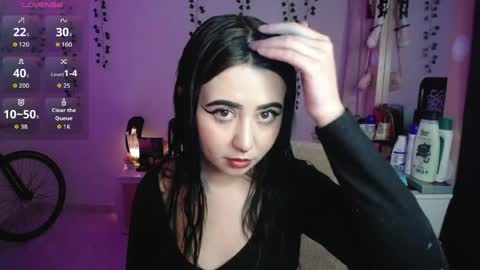 Snapshot of sunset_pienk chatting on April 2026 06:02:02 AM Sunset online show from April 2026 06:02:02 AM