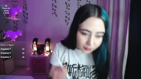 Snapshot of sunset_pienk chatting on April 2026 06:16:02 AM Sunset online show from April 2026 06:16:02 AM
