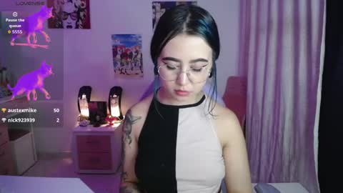Snapshot of sunset_pienk chatting on May 2026 04:19:01 AM Sunset online show from May 2026 04:19:01 AM