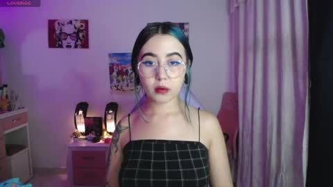 Snapshot of sunset_pienk chatting on May 2026 04:40:02 AM Sunset online show from May 2026 04:40:02 AM
