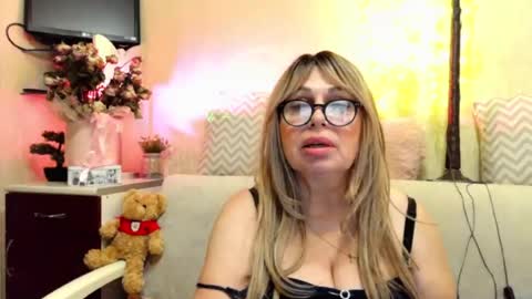 Snapshot of susiexnoreen chatting on July 2026 01:17:01 PM SusiexNoreen online show from July 2026 01:17:01 PM