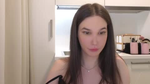Snapshot of sweet_lady_cola chatting on June 2026 04:22:02 PM Ko online show from June 2026 04:22:02 PM