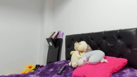 Nhaomy online show from November 2025 09:59:01 PM