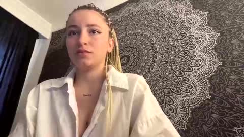 MONIK online show from May 2026 07:07:01 PM