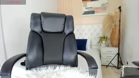 Snapshot of sweet_starxx chatting on July 2026 07:08:02 PM Yeileen online show from July 2026 07:08:02 PM