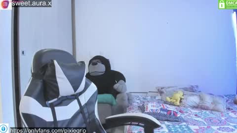 SweetAura0 0  online show from April 2026 07:26:01 PM