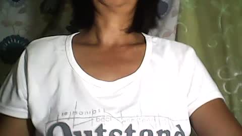 Snapshot of sweetbella24 chatting on June 2026 12:31:02 PM im anne online show from June 2026 12:31:02 PM